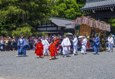 Kyoto - 15 Mayıs: Kyoto, Japonya üzerinde 15 Mayıs 2018 Aoi Matsuri katılımcılar. AOI Mastsuri tarihlerinde Kyoto, Japonya'da üç ana yıllık festivaller biridir
