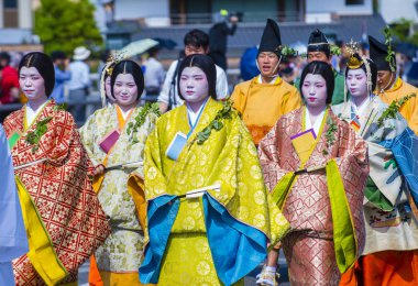 Kyoto - 15 Mayıs: Kyoto, Japonya üzerinde 15 Mayıs 2018 Aoi Matsuri katılımcılar. AOI Mastsuri tarihlerinde Kyoto, Japonya'da üç ana yıllık festivaller biridir