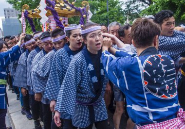 Tokyo - 19 Mayıs: Tokyo, Japonya üzerinde 19 Mayıs 2018 Kanda Matsuri katılımcılar. Kanda Matsuri Tokyo, Japonya'nın üç ana festivaller biridir