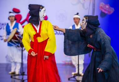 Andong, Kore - Ekim 01: traditinal Andong Güney Kore, Kore Maskdance üzerinde 01 Ekim 2018 gerçekleştirme aktörler, Maskdance Festivali Andong içinde her yıl düzenlenen