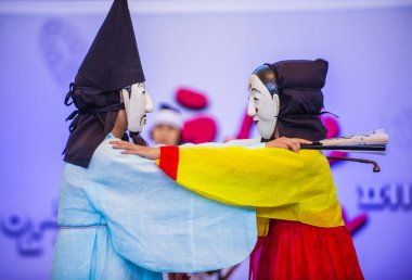 Andong, Kore - Ekim 01: traditinal Andong Güney Kore, Kore Maskdance üzerinde 01 Ekim 2018 gerçekleştirme aktörler, Maskdance Festivali Andong içinde her yıl düzenlenen