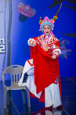 Andong, Kore - Ekim 01: Üzerinde 01 Ekim 2018 Andong Güney Kore'de düzenlenen Maskdance Festivali Çin dansçılar gerçekleştirmek