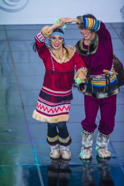 Andong, Kore - Ekim 02: Üzerinde 02 Ekim 2018 Andong Güney Kore'de düzenlenen Uluslararası Maskdance Festivali'nde halk Ensemble Yakutya Gulun Rusya'dan dansçılar gerçekleştirmek