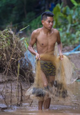 Luang Prabang, Laos - Ağustos 12: Laos balıkçı Luang Prabang Laos Mekong üzerinde 12 Ağustos 2018, Mekong Nehri, Asya'nın en uzun nehir biridir