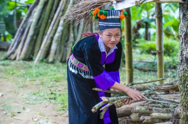 Bam Na Ouan, Laos - Ağustos 13: Bam Na Ouan köyü Laos üzerinde 13 Ağustos 2018 Hmong azınlıkta kızdan. Hmong azınlık Laos 49 etnik gruplarından biridir 