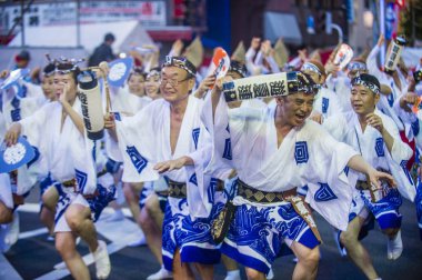 Tokyo - Ağustos 26: Katılımcılar Awa Odori Festivali, Tokyo, Japonya üzerinde 26 Ağustos 2018. AWA Odori Japonya'nın en büyük dans festivalidir