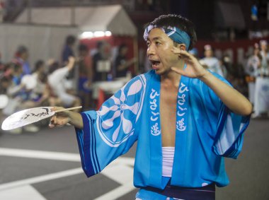 Tokyo - Ağustos 26: Tokyo, Japonya üzerinde 26 Ağustos 2018 Awa Odori Festivali katılımcı. AWA Odori Japonya'nın en büyük dans festivalidir
