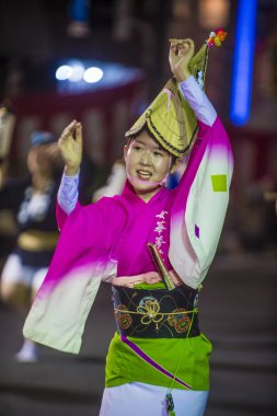 Tokyo - Ağustos 26: Tokyo, Japonya üzerinde 26 Ağustos 2018 Awa Odori Festivali katılımcı. AWA Odori Japonya'nın en büyük dans festivalidir