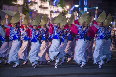 Tokyo - Ağustos 26: Katılımcılar Awa Odori Festivali, Tokyo, Japonya üzerinde 26 Ağustos 2018. AWA Odori Japonya'nın en büyük dans festivalidir