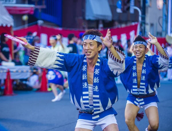 Tokyo - Ağustos 26: Katılımcılar Awa Odori Festivali, Tokyo, Japonya üzerinde 26 Ağustos 2018. AWA Odori Japonya'nın en büyük dans festivalidir
