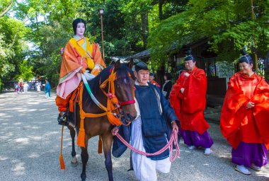 Kyoto - 15 Mayıs: Kyoto, Japonya üzerinde 15 Mayıs 2018 Aoi Matsuri katılımcılar. AOI Mastsuri tarihlerinde Kyoto, Japonya'da üç ana yıllık festivaller biridir