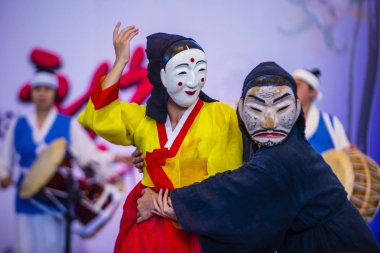 Andong, Kore - Ekim 01: traditinal Andong Güney Kore, Kore Maskdance üzerinde 01 Ekim 2018 gerçekleştirme aktörler, Maskdance Festivali Andong içinde her yıl düzenlenen
