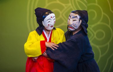 Andong, Kore - Ekim 01: traditinal Andong Güney Kore, Kore Maskdance üzerinde 01 Ekim 2018 gerçekleştirme aktörler, Maskdance Festivali Andong içinde her yıl düzenlenen