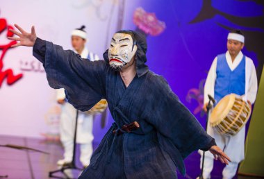 Andong, Kore - Ekim 01: traditinal Andong Güney Kore, Kore Maskdance üzerinde 01 Ekim 2018 gerçekleştirme aktörler, Maskdance Festivali Andong içinde her yıl düzenlenen