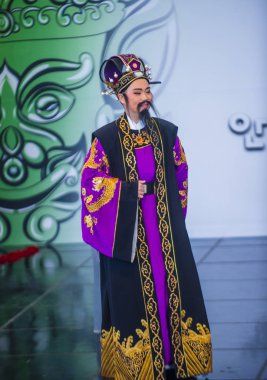 Andong, Kore - Ekim 01: Üzerinde 01 Ekim 2018 Andong Güney Kore'de düzenlenen Maskdance Festivali Çin dansçılar gerçekleştirmek