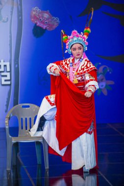 Andong, Kore - Ekim 01: Üzerinde 01 Ekim 2018 Andong Güney Kore'de düzenlenen Maskdance Festivali Çin dansçılar gerçekleştirmek