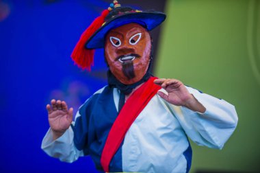 Andong, Kore - Ekim 01: Andong Güney Kore, geleneksel Kore Maskdance üzerinde 01 Ekim 2018 gerçekleştirme aktör, Maskdance Festivali Andong içinde her yıl düzenlenen