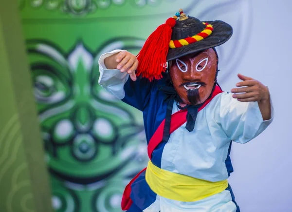韩国安东 10月01日 演员于2018年10月1日在韩国安东表演传统的韩国马斯基 每年在安东举办的马斯基节 — 图库照片