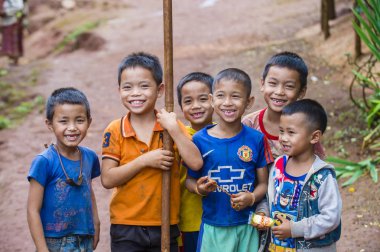 Bam Phoansa At, Laos - Ağustos 14: Laos çocuklar köyde Bam Phoansa, Laos üzerinde 14 Ağustos 2018. Laos hayatımızda köylerde nüfusun neredeyse yüzde 70'i 