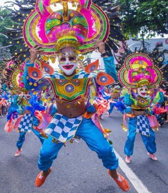 Bacolod, Filipinler - Ekim 28: Katılımcılar üzerinde 28 Ekim 2018 Bacolod Filipinler Masskara Festivali. Ekim ayının dördüncü her Pazar günü düzenlenen bir yıllık festival Masskara olduğunu