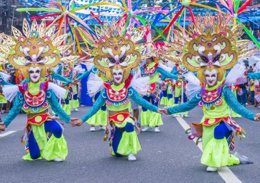 Bacolod, Filipinler - Ekim 28: Katılımcılar üzerinde 28 Ekim 2018 Bacolod Filipinler Masskara Festivali. Ekim ayının dördüncü her Pazar günü düzenlenen bir yıllık festival Masskara olduğunu