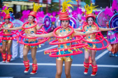 Tokyo - Ağustos 25: Katılımcılar Tokyo Japonya üzerinde 25 Ağustos 2018 Asakusa samba karnaval. Büyük Kuzey yarımkürede türünün Asakusa samba karnaval. 