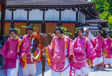 Kyoto - 15 Mayıs: Kyoto, Japonya üzerinde 15 Mayıs 2018 Aoi Matsuri katılımcılar. AOI Mastsuri tarihlerinde Kyoto, Japonya'da üç ana yıllık festivaller biridir