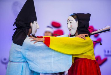 Andong, Kore - Ekim 01: traditinal Andong Güney Kore, Kore Maskdance üzerinde 01 Ekim 2018 gerçekleştirme aktörler, Maskdance Festivali Andong içinde her yıl düzenlenen