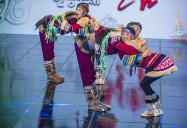 Andong, Kore - Ekim 02: Üzerinde 02 Ekim 2018 Andong Güney Kore'de düzenlenen Uluslararası Maskdance Festivali'nde halk Ensemble Yakutya Gulun Rusya'dan dansçılar gerçekleştirmek