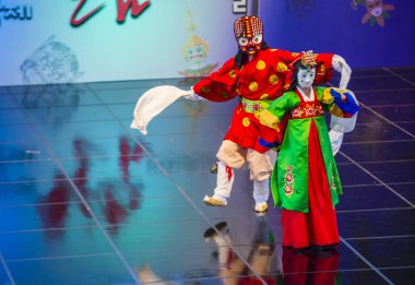 Andong, Kore - Ekim 01: traditinal Andong Güney Kore, Kore Maskdance üzerinde 01 Ekim 2018 gerçekleştirme aktörler, Maskdance Festivali Andong içinde her yıl düzenlenen