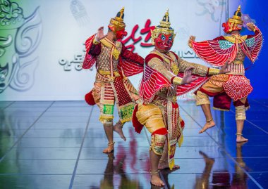 Andong, Kore - Ekim 01: maske dans festivali traditinal Tay Khon dansta Andong Güney Kore'de üzerinde 01 Ekim 2018 gerçekleştirme Tay dansçılar 