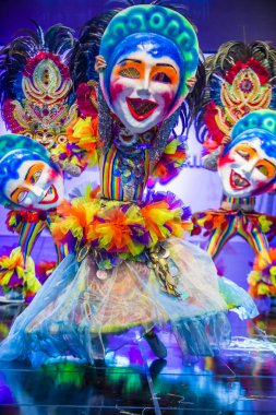 Andong, Kore - Ekim 01: Filipino dansçı Bacolod Festivali Maskdance festivalinde gerçekleştirmek Masskara üzerinde 01 Ekim 2018 Andong Güney Kore'de düzenlenen