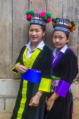 Bam Na Ouan, Laos - Ağustos 13: Bam Na Ouan köyü Laos üzerinde 13 Ağustos 2018 Hmong azınlıkta kızlardan. Hmong azınlık Laos 49 etnik gruplarından biridir 