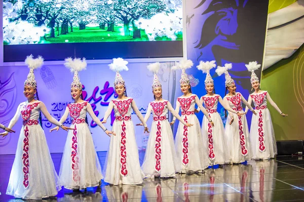 Andong Corea Del Sur Oct Bailarines Del Ejemplar Conjunto Coreográfico —  Fotos de Stock