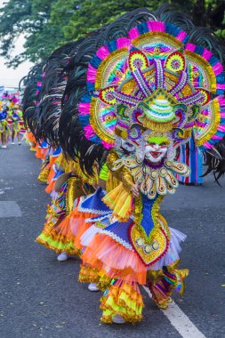 Bacolod, Filipinler - Ekim 28: Katılımcılar üzerinde 28 Ekim 2018 Bacolod Filipinler Masskara Festivali. Ekim ayının dördüncü her Pazar günü düzenlenen bir yıllık festival Masskara olduğunu