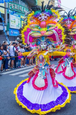 Bacolod, Filipinler - Ekim 28: Katılımcılar üzerinde 28 Ekim 2018 Bacolod Filipinler Masskara Festivali. Ekim ayının dördüncü her Pazar günü düzenlenen bir yıllık festival Masskara olduğunu