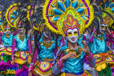 Bacolod, Filipinler - Ekim 28: Katılımcılar üzerinde 28 Ekim 2018 Bacolod Filipinler Masskara Festivali. Ekim ayının dördüncü her Pazar günü düzenlenen bir yıllık festival Masskara olduğunu