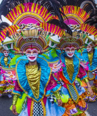 Bacolod, Filipinler - Ekim 28: Katılımcılar üzerinde 28 Ekim 2018 Bacolod Filipinler Masskara Festivali. Ekim ayının dördüncü her Pazar günü düzenlenen bir yıllık festival Masskara olduğunu