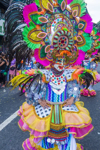 필리핀 2018에 필리핀에서 Masskara 축제에서 참가자 Masskara은 일요일 — 스톡 사진