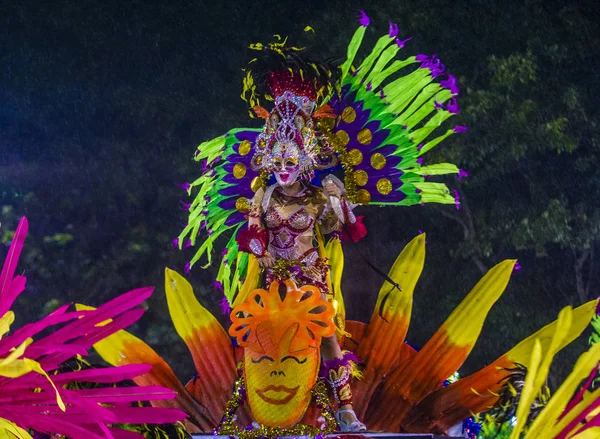 バコロド フィリピン 2018 日にバコロド フィリピン Masskara 祭に参加 Masskara 月の第 日曜日に行われるです — ストック写真