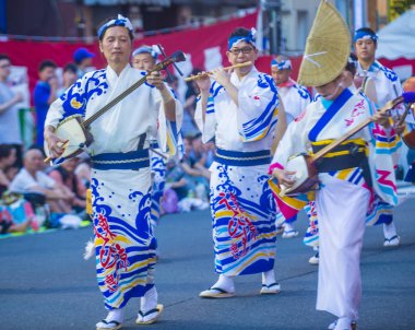 Tokyo - Ağustos 26: Katılımcılar Awa Odori Festivali, Tokyo, Japonya üzerinde 26 Ağustos 2018. AWA Odori Japonya'nın en büyük dans festivalidir