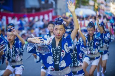 Tokyo - Ağustos 26: Katılımcılar Awa Odori Festivali, Tokyo, Japonya üzerinde 26 Ağustos 2018. AWA Odori Japonya'nın en büyük dans festivalidir