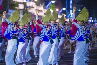 Tokyo - Ağustos 26: Katılımcılar Awa Odori Festivali, Tokyo, Japonya üzerinde 26 Ağustos 2018. AWA Odori Japonya'nın en büyük dans festivalidir