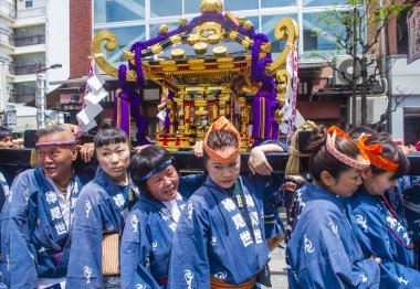 Tokyo - 19 Mayıs: Tokyo, Japonya üzerinde 19 Mayıs 2018 Kanda Matsuri katılımcılar. Kanda Matsuri Tokyo, Japonya'nın üç ana festivaller biridir