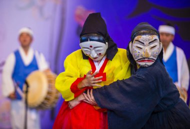 Andong, Kore - Ekim 01: traditinal Andong Güney Kore, Kore Maskdance üzerinde 01 Ekim 2018 gerçekleştirme aktörler, Maskdance Festivali Andong içinde her yıl düzenlenen