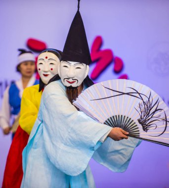 Andong, Kore - Ekim 01: traditinal Andong Güney Kore, Kore Maskdance üzerinde 01 Ekim 2018 gerçekleştirme aktörler, Maskdance Festivali Andong içinde her yıl düzenlenen