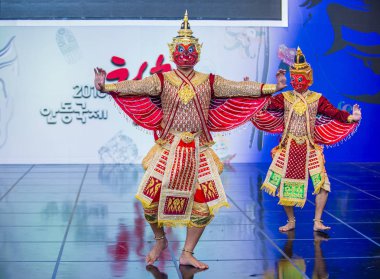 Andong, Kore - Ekim 01: maske dans festivali traditinal Tay Khon dansta Andong Güney Kore'de üzerinde 01 Ekim 2018 gerçekleştirme Tay dansçılar 