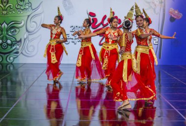 Andong, Kore - Ekim 01: Perth üniversite dans topluluğu Srilankan dansçılar üzerinde 01 Ekim 2018 Andong Güney Kore'de düzenlenen Maskdance festivalinde gerçekleştirmek
