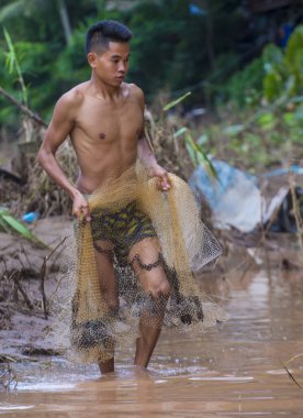 Luang Prabang, Laos - Ağustos 12: Laos balıkçı Luang Prabang Laos Mekong üzerinde 12 Ağustos 2018, Mekong Nehri, Asya'nın en uzun nehir biridir