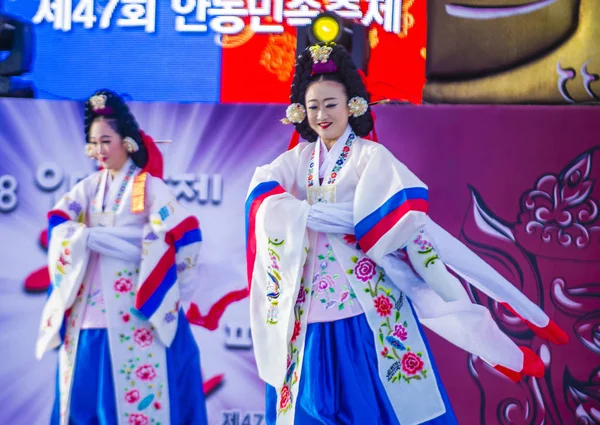 Andong Jižní Korea Oct Korejský Lidoví Tanečníci Provádět Maskdance Festivalu — Stock fotografie